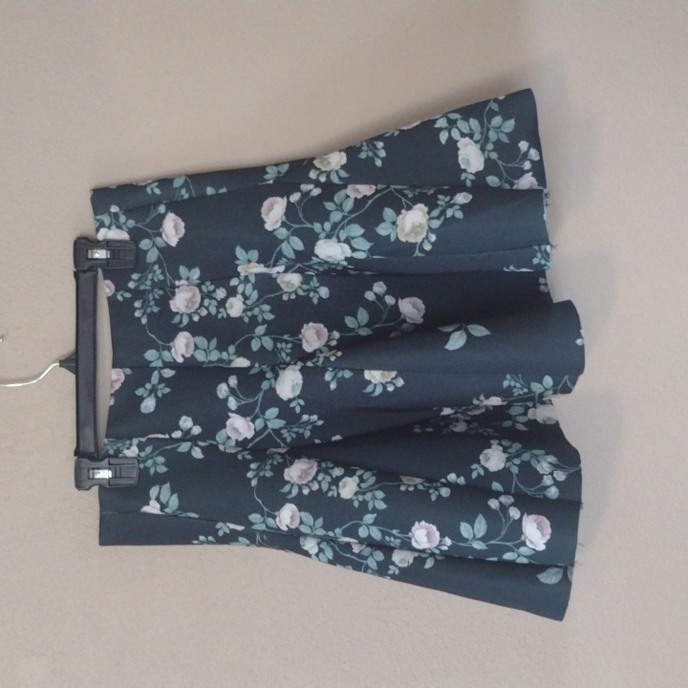Floral pleated skirt